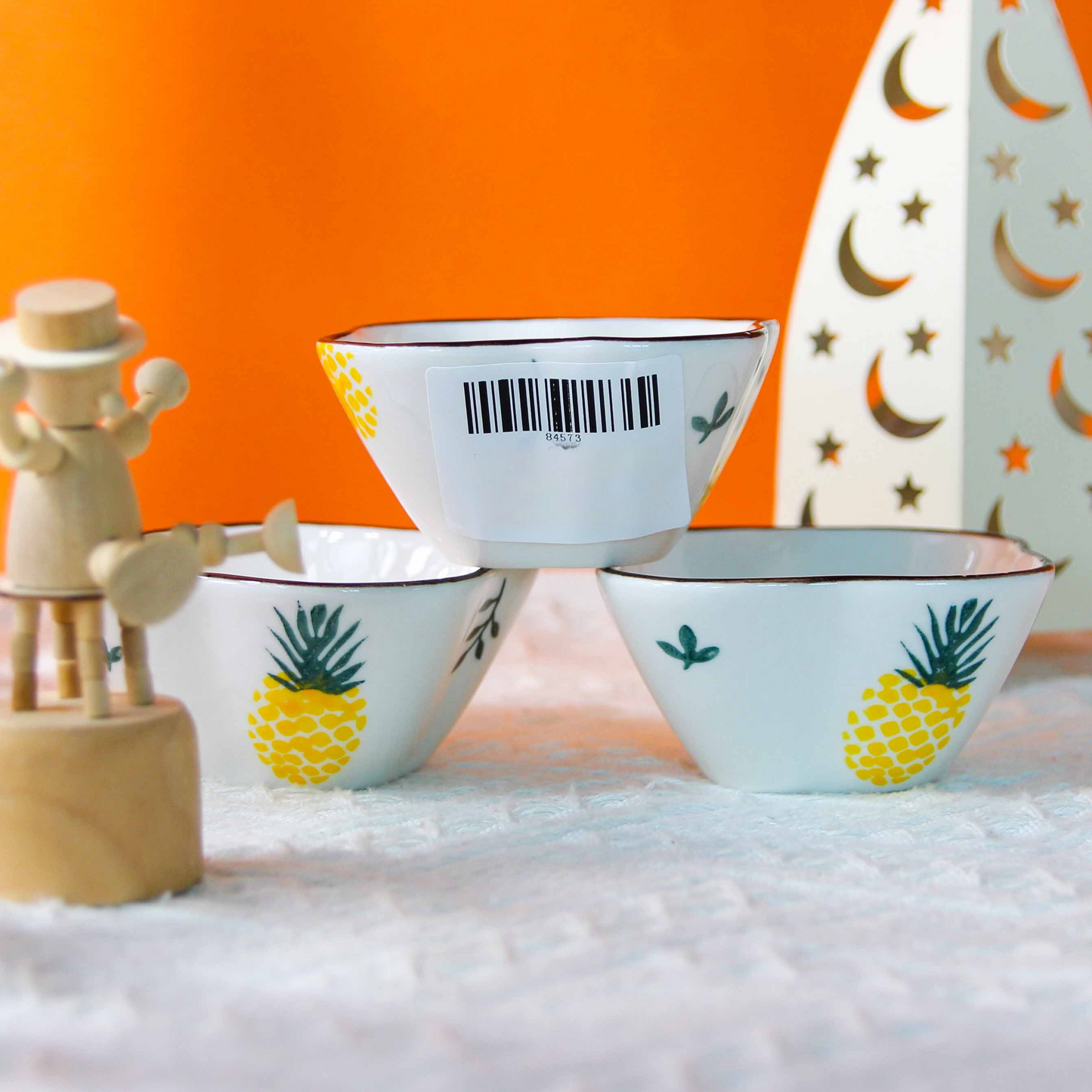 Pineapple four-leaf ceramic bowl