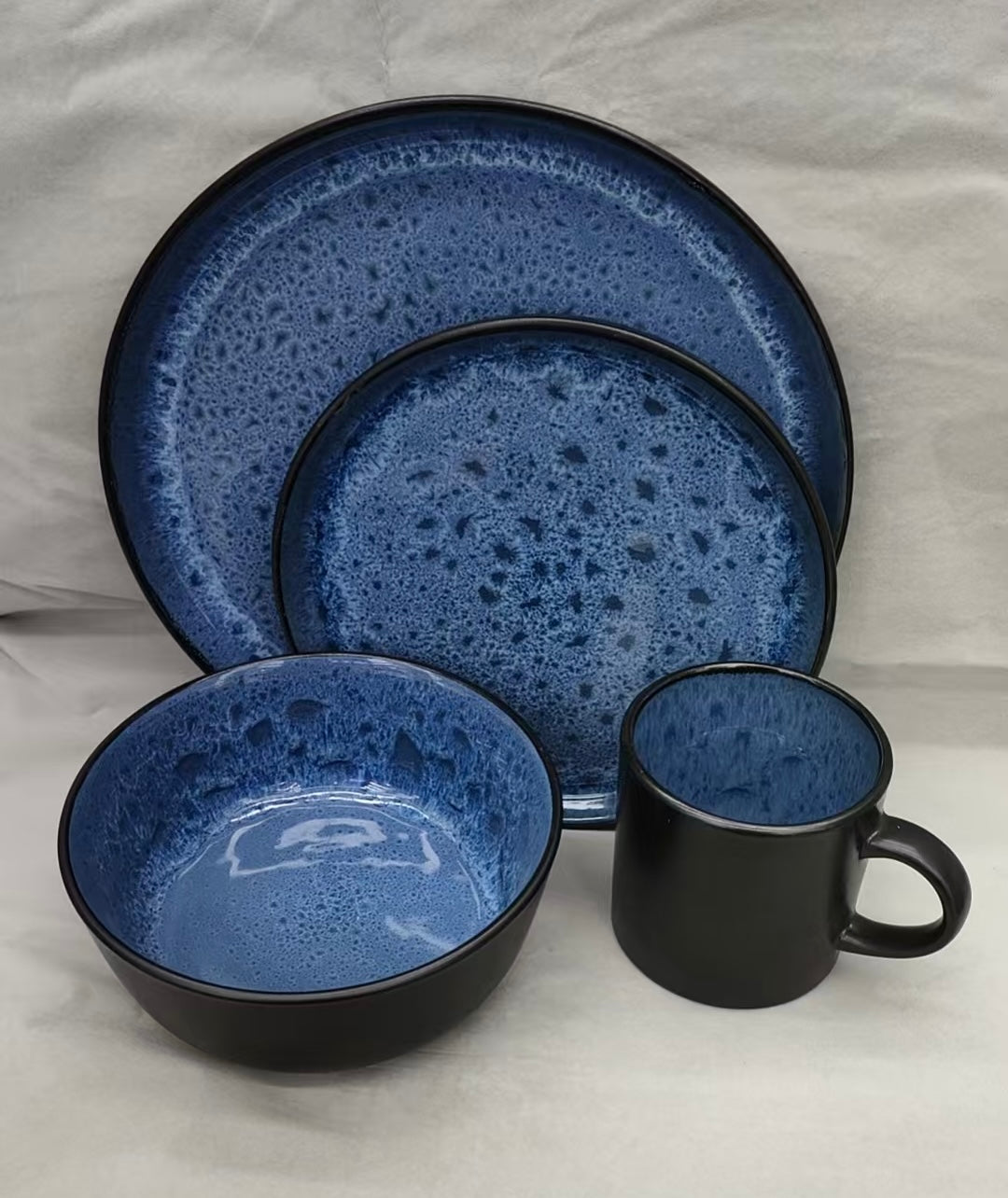 Pure Living stoneware 16 pc Ceramic Dinner Set - Matt black & Sea blue