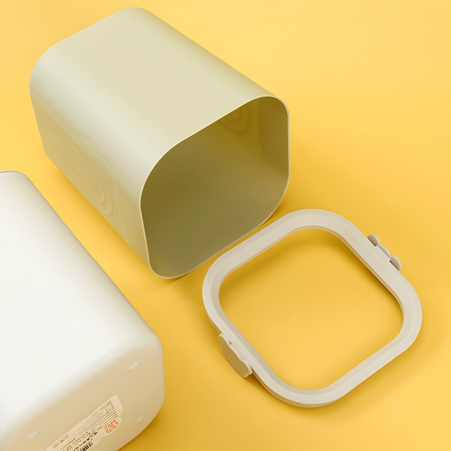 Vibrant desktop trash bin