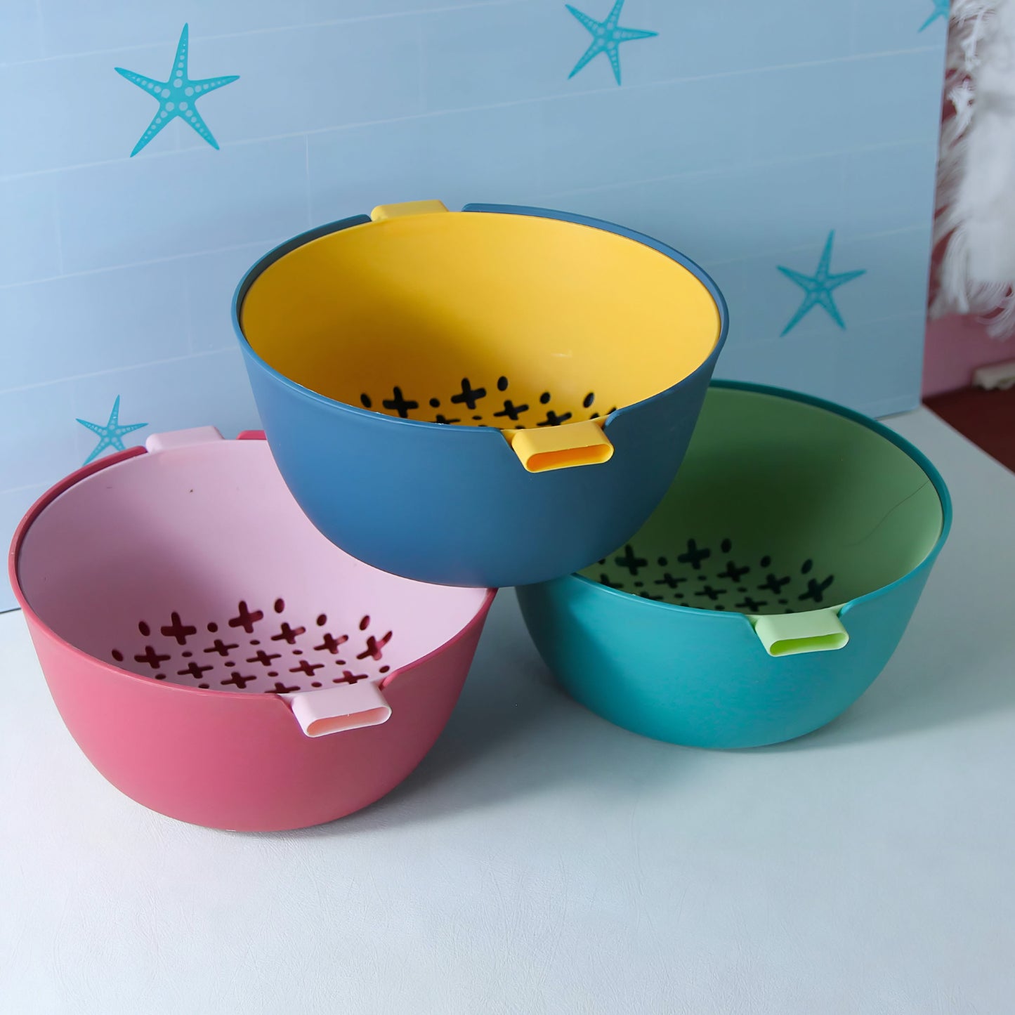 Small fruit basket with drainer