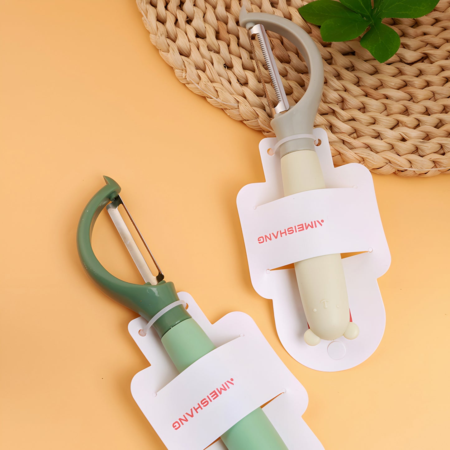 Boutique design peeling knife