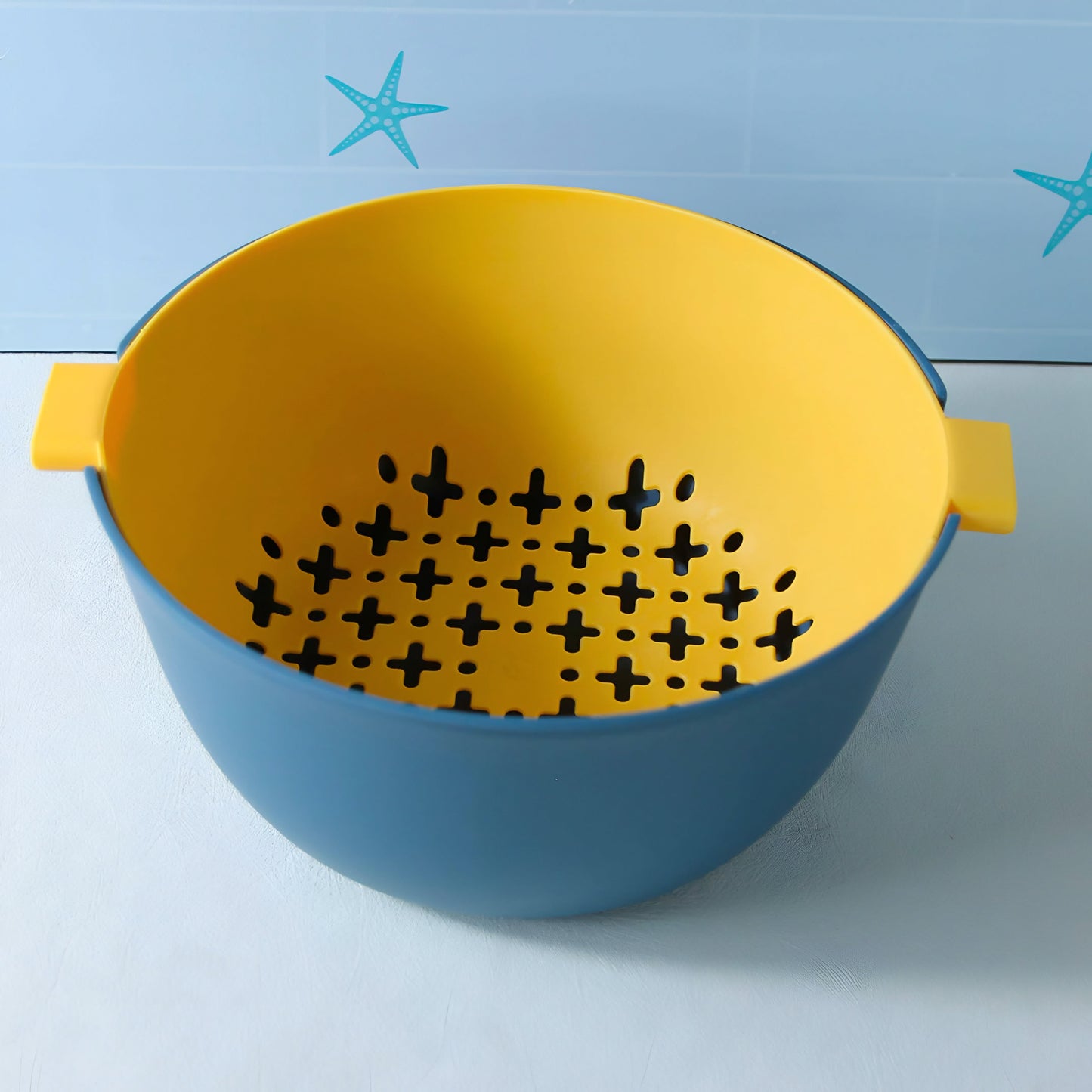 Small fruit basket with drainer