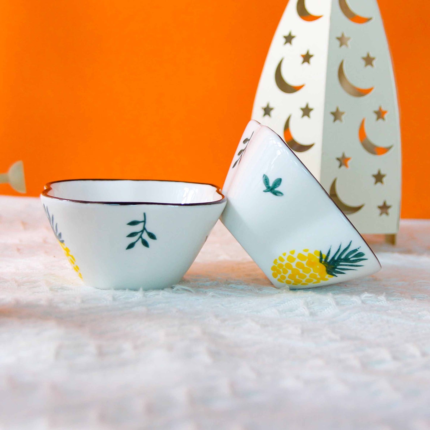 Pineapple four-leaf ceramic bowl