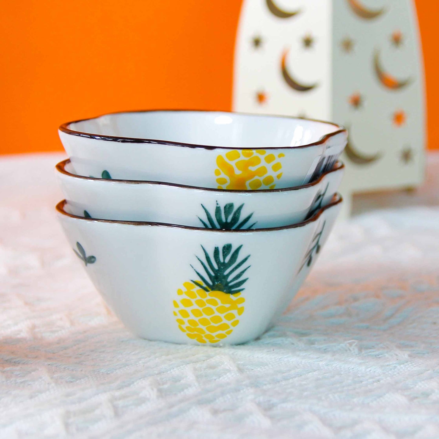 Pineapple four-leaf ceramic bowl